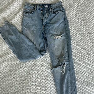 divided straigh leg rip jeans